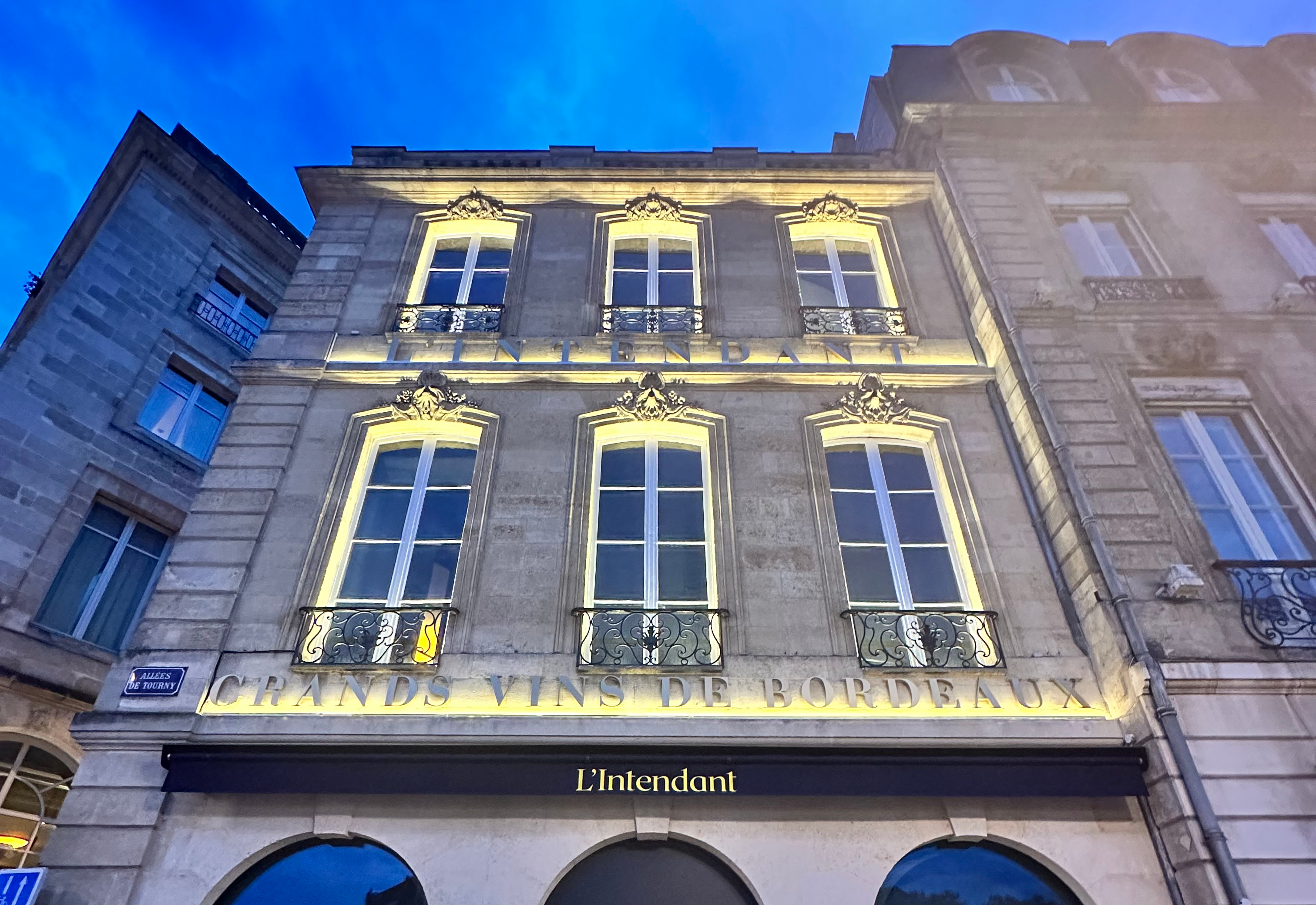 L'Intendant, Bordeaux — éclairage commerce par VIP Lighting